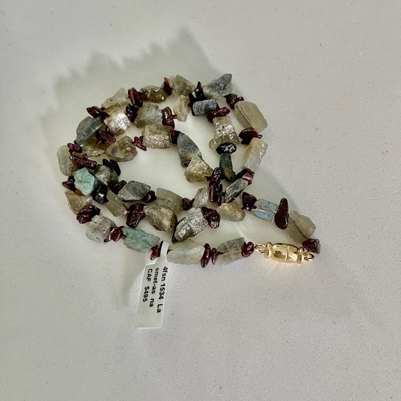 Unisex One of a kind Labradorite and Garnet necklace 23” in length - Picture 6 of 8